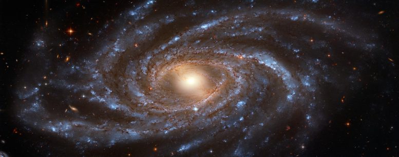大，美丽和蓝色：哈勃捕获了巨大的星系，延伸了200,000个轻微的灯光