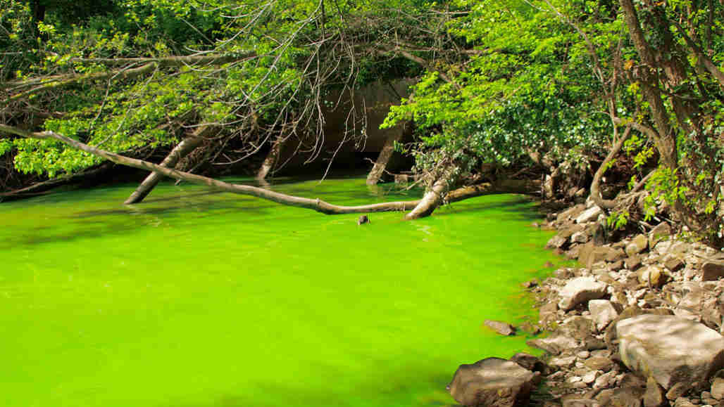 淹没地球的氧气氛围可能不需要触发事件