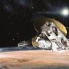 在冥王星上检测到的表面特征，可能有极帽