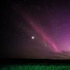 天文学家解决了高层大气中紫色光的奥秘