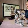 两腿机器人模仿力反馈外骨骼套装中的人类操作员[视频]