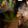 大麻吐了青少年的崛起 - 阿片类药物滥用，香烟和酒精下降