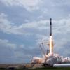 SpaceX Falcon 9 Rocket与NASA宇航员一起发射乘员龙太空船：“美国伟大的一天”