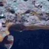 海底甲烷的逃生路线：冻结层的令人费解的泄漏解释