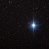 巨大的，烧焦热的星球可能是瓦尔维加，夜空中最亮的星星之一