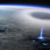 空间站探测器发现了奇怪的“蓝色喷气机”闪电来源