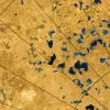 土星月亮泰坦的平坦斑点可能是古湖床的地板