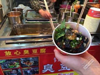 长沙臭豆腐生产的“黑色经典”臭豆腐：这纯属无稽之谈