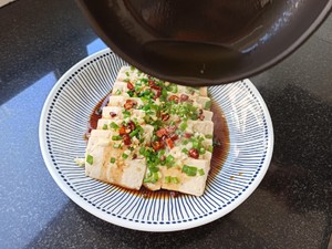 盐卤豆腐的做法视频_盐卤豆腐制作方法_盐卤豆腐的做法