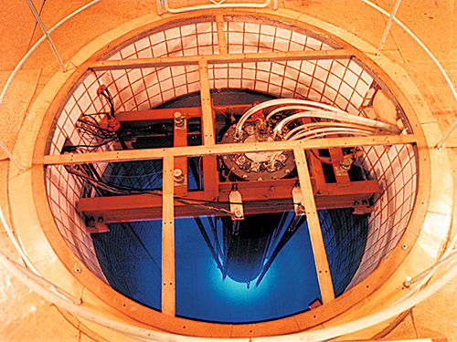 重水是原子反应堆的导热剂_轻水堆和重水堆那个好_第一座重水堆核电站