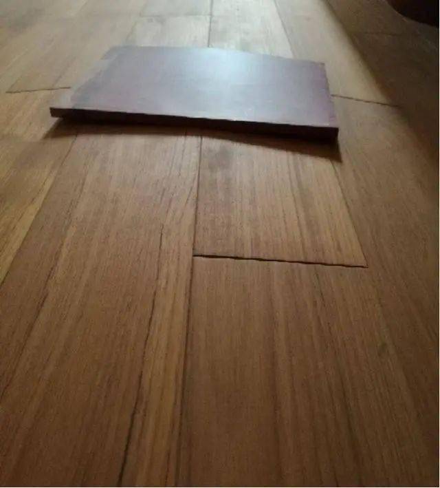 木地板爆裂怎么办_办地板砖厂_杉木地板是刷木蜡油还是清漆