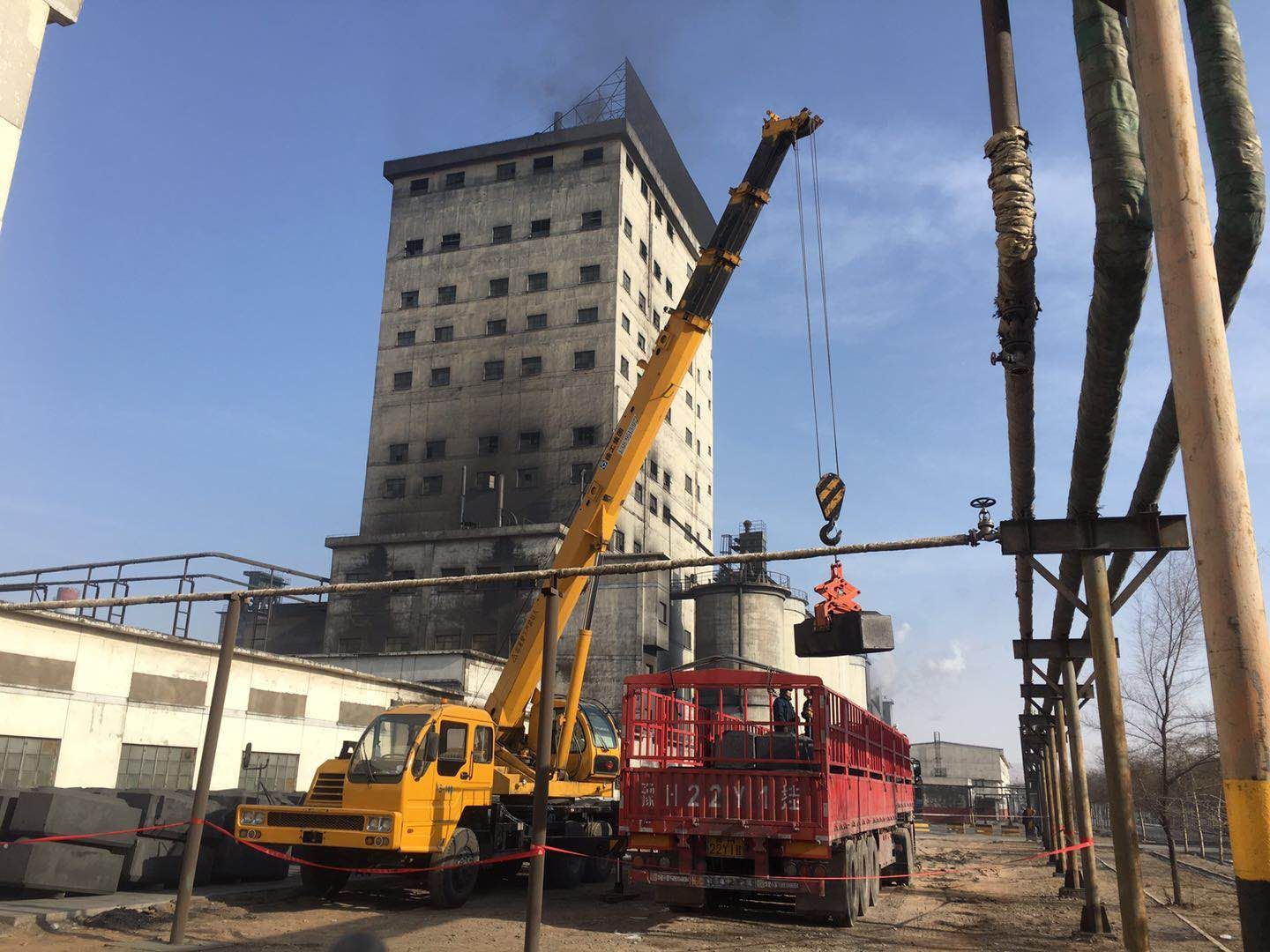 建筑施工特种作业人员必须经建设主管部门考核合格，取得建筑施工