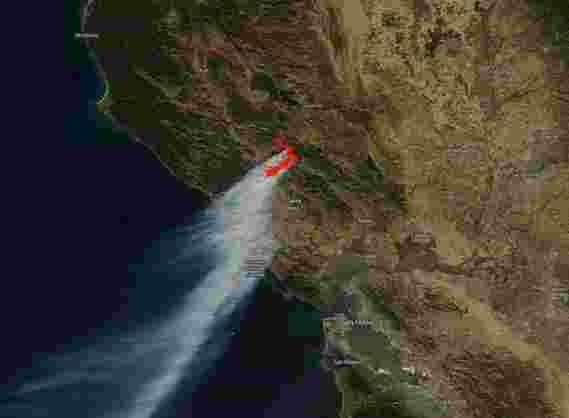 最新的卫星形象显示毁灭性的kincaid火继续在加利福尼亚州传播